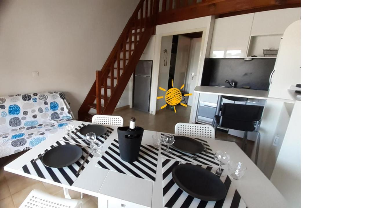 Appartement terrasse vue mer, plage gorguette à 1 minute à pied, wifi,clim, parking clos privatif Sanary-sur-Mer Extérieur photo